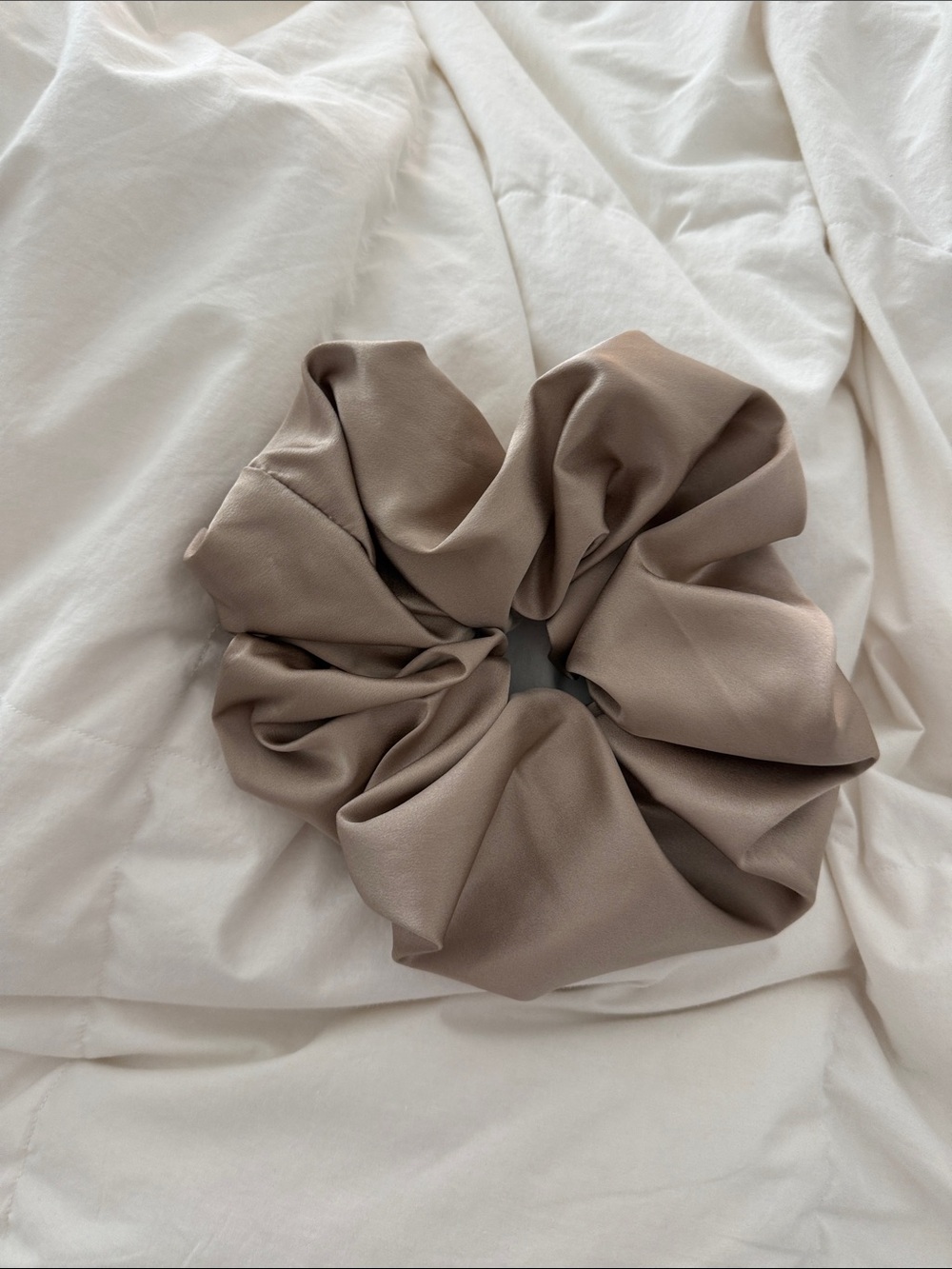 New Aritizia Taupe Oversized Scrunchie Hair Accessory